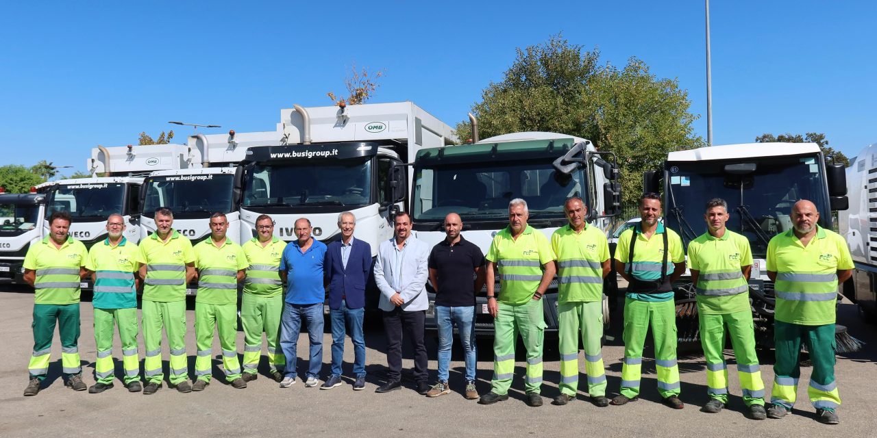 17 nuevos vehículos y maquinaria refuerzan la recogida de basuras y limpieza viaria