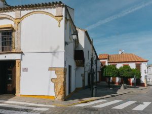 Utrera inaugura su espacio en el Museo del Turismo, destacando su historia y tradiciones como destino cultural de referencia.