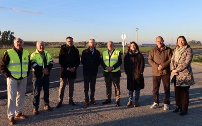 El delegado territorial de Fomento, Articulación del Territorio y Vivienda en Sevilla y el alcalde de Utrera visitan las obras de mejora en la carretera Utrera–Los Palacios (A-362)