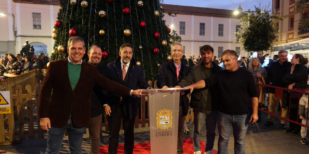 El alcalde de Utrera da el pistoletazo de salida a la Navidad con el encendido del alumbrado