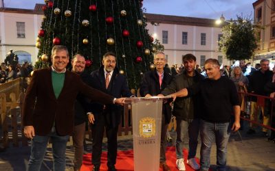 El alcalde de Utrera da el pistoletazo de salida a la Navidad con el encendido del alumbrado