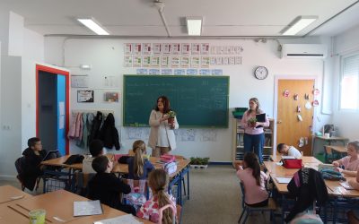 El Ayuntamiento de Utrera pone en marcha una actividad en los centros escolares para sensibilizar sobre la importancia del cuidado de las plantas