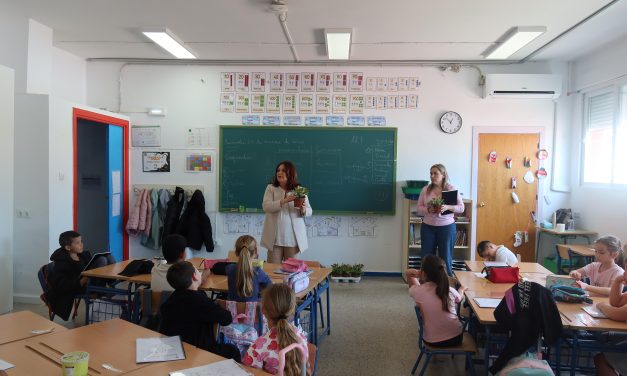 El Ayuntamiento de Utrera pone en marcha una actividad en los centros escolares para sensibilizar sobre la importancia del cuidado de las plantas