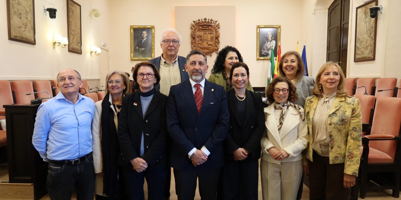 El Ayuntamiento de Utrera celebra un acto en homenaje al personal docente jubilado