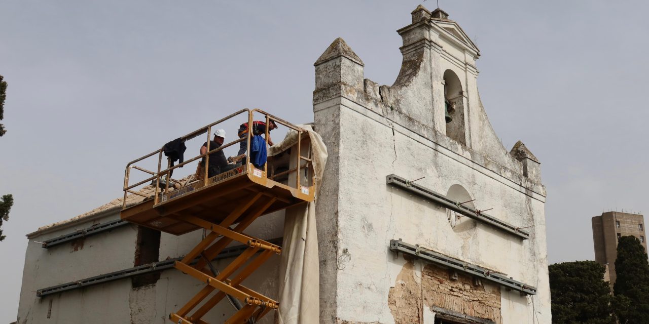 Comienzan las obras en la cubierta de la Capilla de San Francisco del Cementerio Municipal