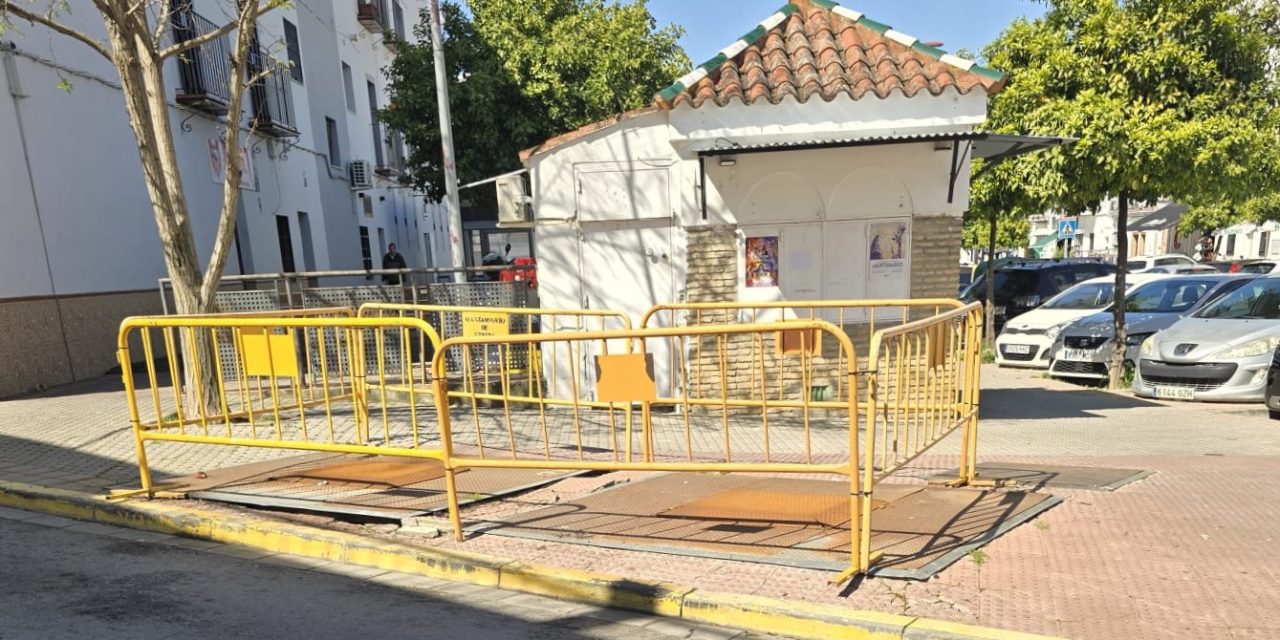 El Ayuntamiento repara el acerado y el entorno de los contenedores soterrados, muy deteriorados en su estructura