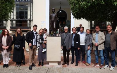 Utrera rinde homenaje a Salvador García con la inauguración de la nueva ubicación de “La Niña del Aro”