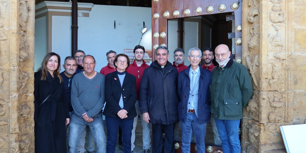 El Ayuntamiento de Utrera restaura íntegramente la Puerta del Perdón de la Parroquia de Santa María de la Mesa