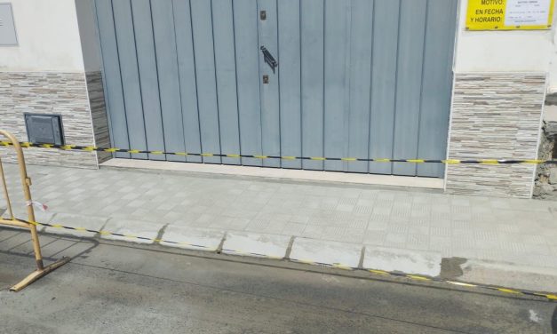 La delegación de Obras realiza mejoras en  acerados, accesibilidad de espacios  y reparación de alcorques