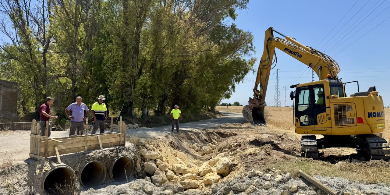 La Junta de Andalucía ejecuta las obras de emergencia en los cuatro caminos rurales de Utrera solicitados por el Ayuntamiento