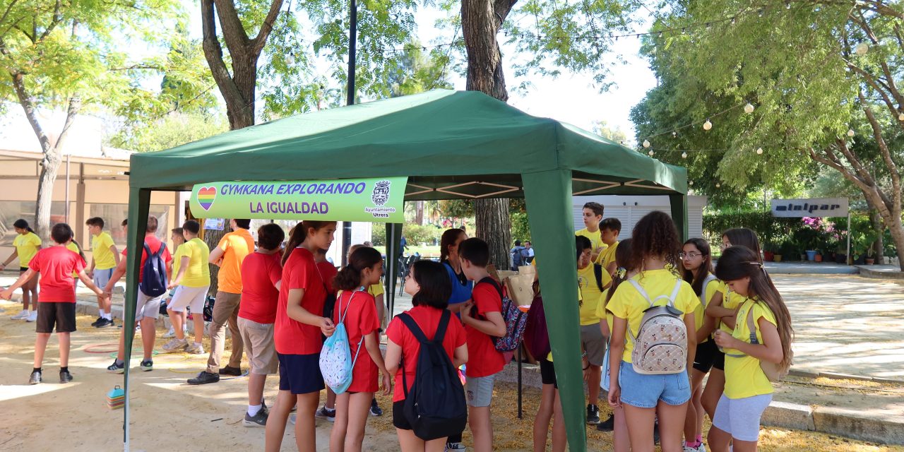 Más de 200 escolares participan en el Arcoíris Humano para promover el respeto, la diversidad y la inclusión