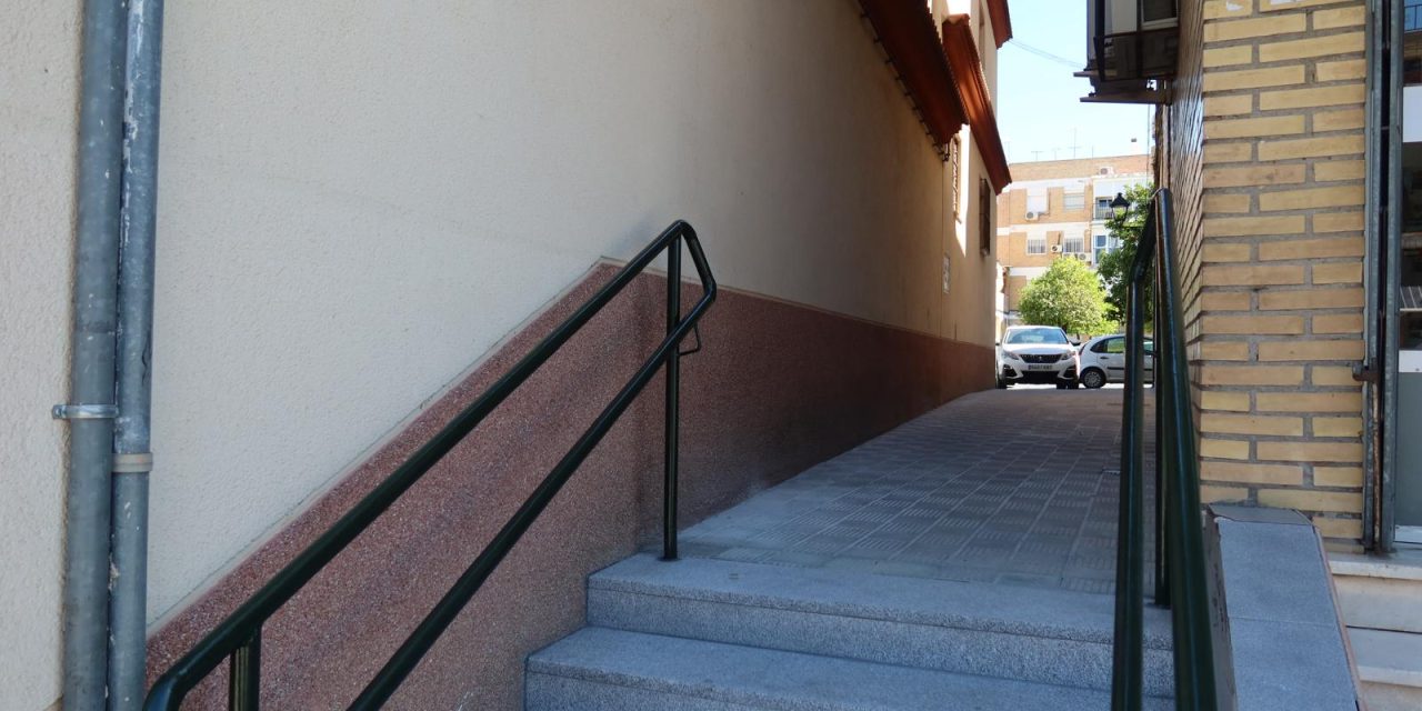 El Ayuntamiento de Utrera culmina la mejora de acerados en diferentes puntos de la ciudad con una inversión de 48.000 euros