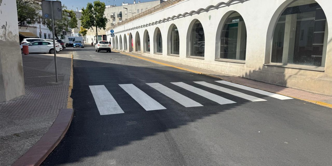 El Ayuntamiento inicia los trabajos de bacheo y mejora del pavimento en varios puntos de la ciudad afectados por la DANA