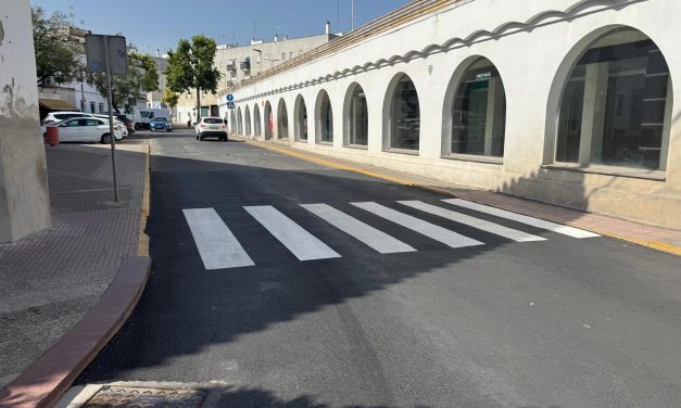 El Ayuntamiento inicia los trabajos de bacheo y mejora del pavimento en varios puntos de la ciudad afectados por la DANA