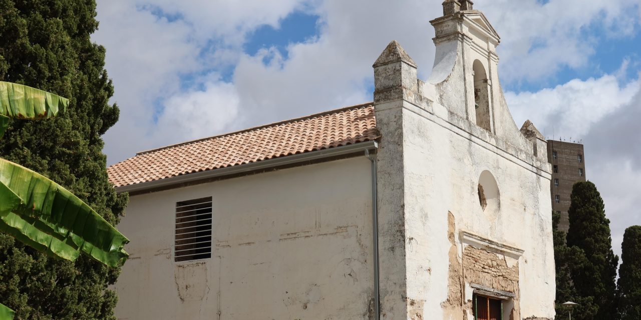 Finalizadas las obras en la cubierta de la Capilla de San Francisco del Cementerio Municipal