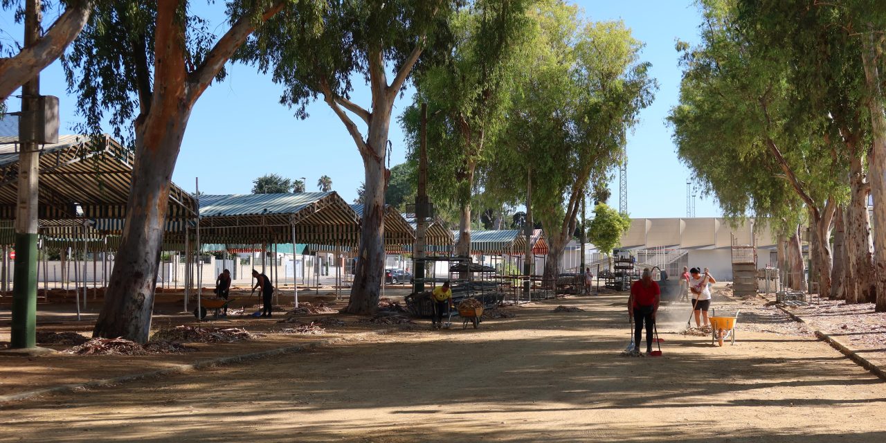 El Ayuntamiento intensifica los trabajos de preparación del recinto ferial a un mes del inicio de la Feria de Utrera 2026