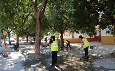 El PFEA permite mejorar acerados y espacios públicos en distintos puntos de Utrera y sus pedanías