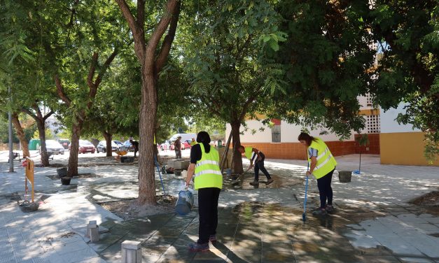 El PFEA permite mejorar acerados y espacios públicos en distintos puntos de Utrera y sus pedanías