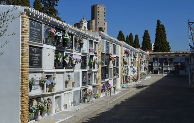 El Cementerio Municipal de Utrera establece un horario especial por la celebración del Día de Todos los Santos