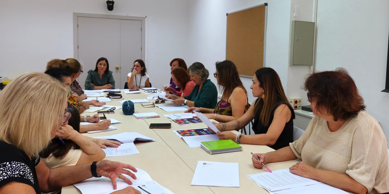 El Consejo Local de la Mujer aborda la programación de actividades con motivo del 25N en Utrera