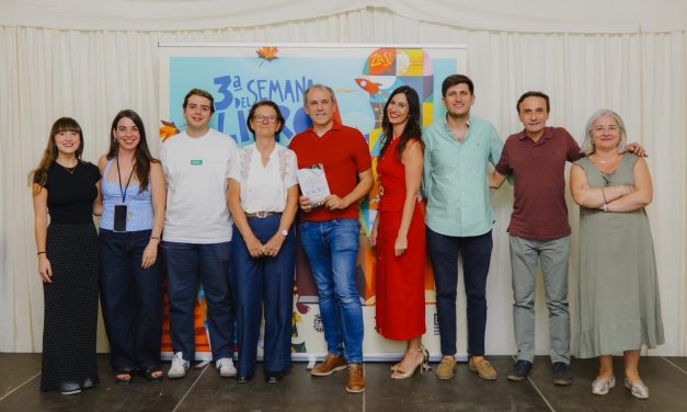 Luis Zueco y la Asociación Musical Álvarez Quintero inauguran la III Semana del Libro en Utrera