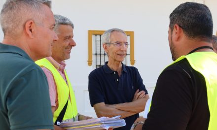 El alcalde visita las obras de La Vereda para comprobar el avance de su remodelación y acondicionamiento